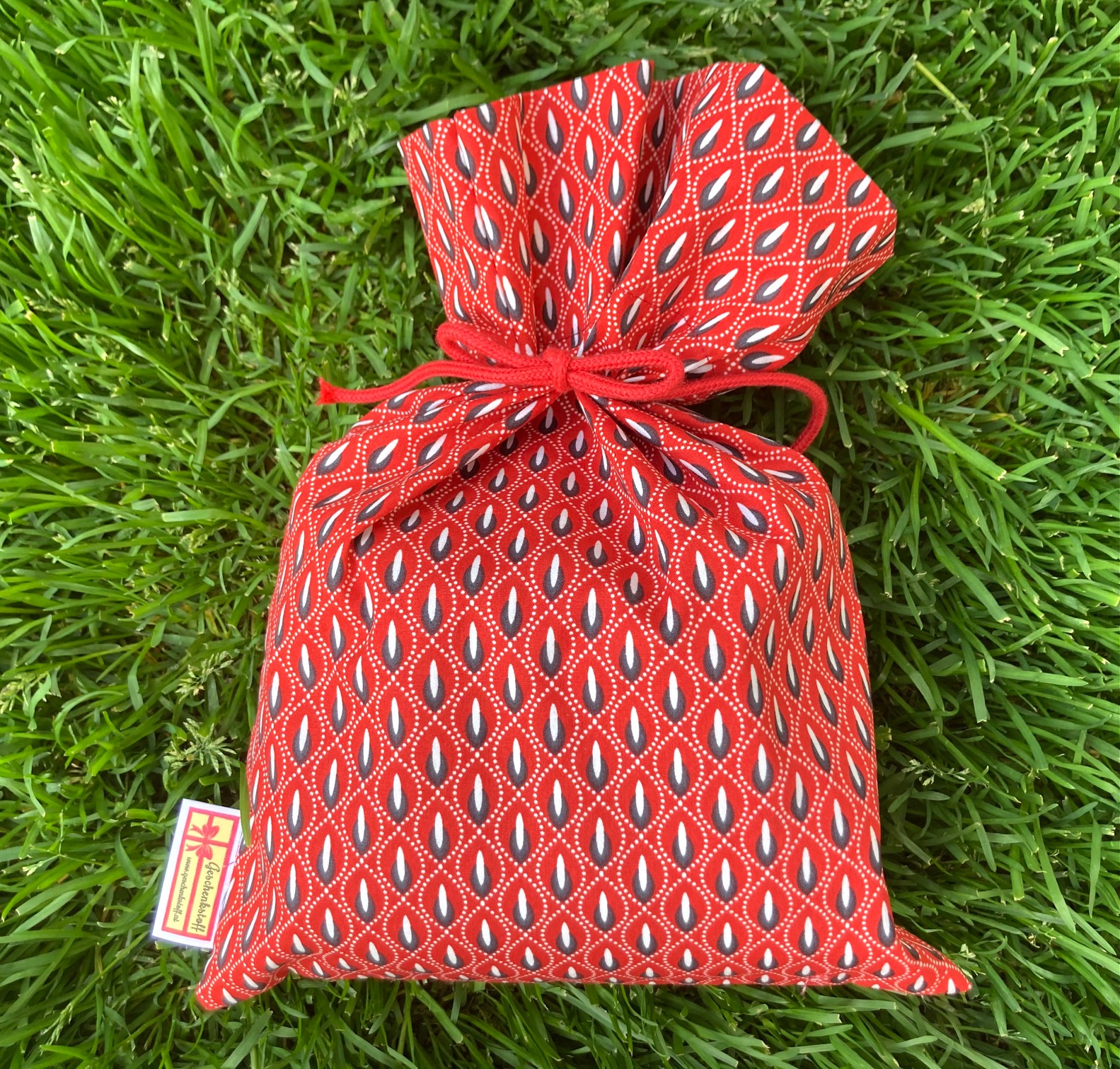 Everything Simple: Red Drop Gift Cloth Bag